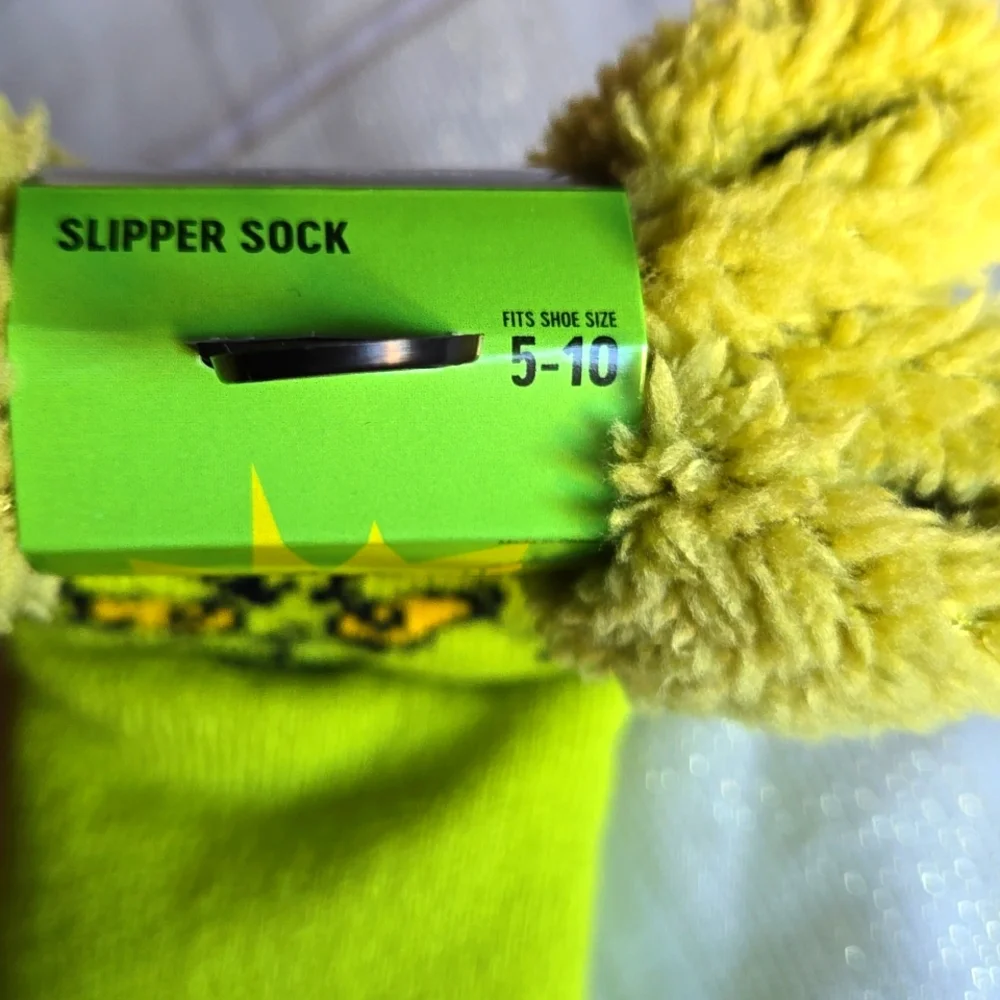 NIP Grinch Slipper Socks - Picture 5 of 5